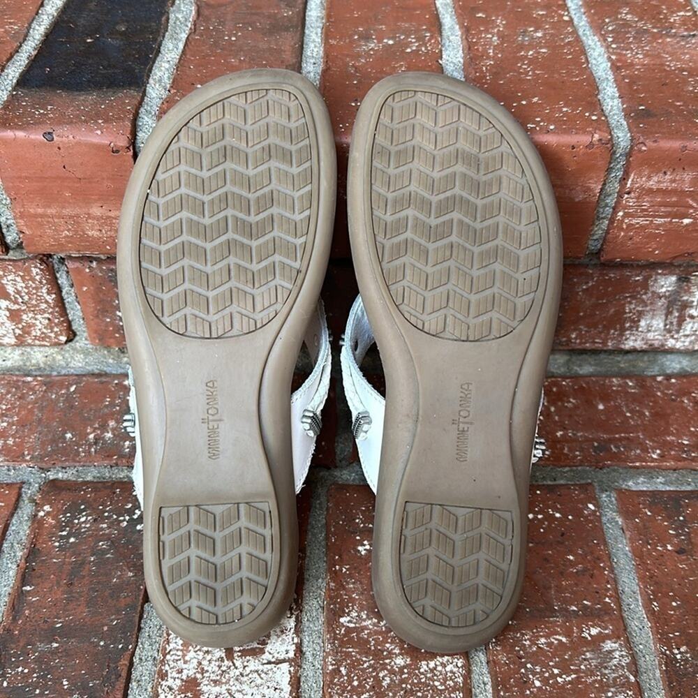 Minnetonka Silverthorne White Leather Women's Thong Sandal Size 9 - Picture 6 of 8